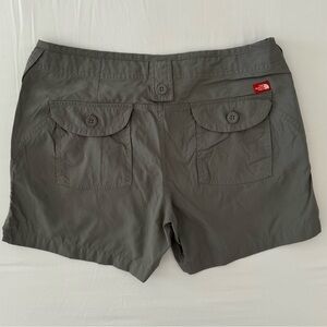 The North Face Women’s Size 10 Hiking/Outdoor Cargo Casual Shorts Gray